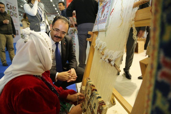 Uşak’ın Değerleri İzmir Turizm Fuarı’nda Tanıtıldı