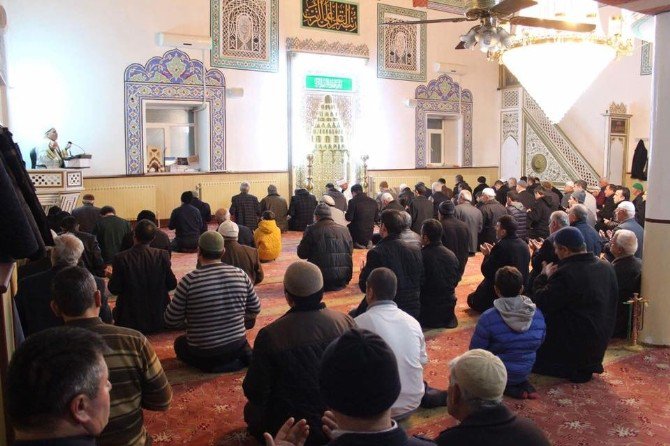 Sungurlu’da Vatandaşlar Camileri Doldurdu