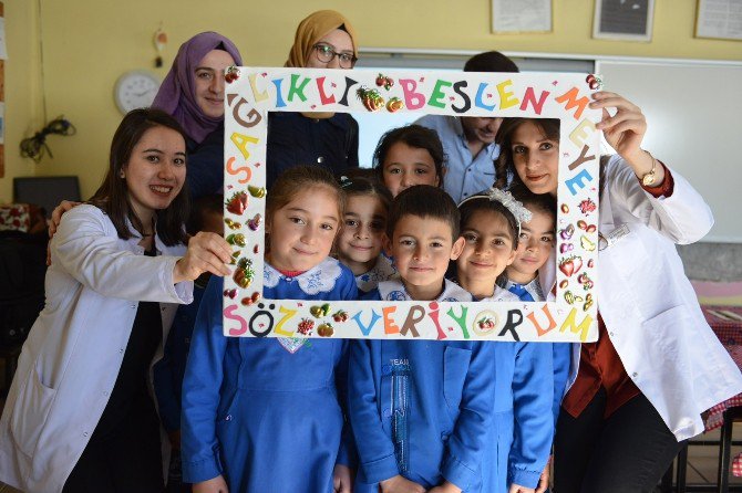 Yakutiye Belediyesi Köy Çocuklarını Satrançla Tanıştırıyor