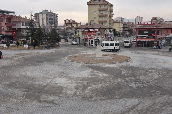 Kocasinan Belediyesi Yeni Mahalle Meydanını Yeniledi