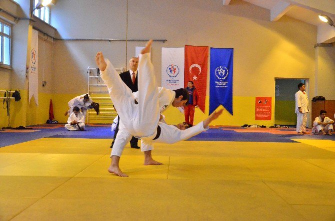 Adana’da Okullarası Gençler Judo Müsabakaları Tamamlandı