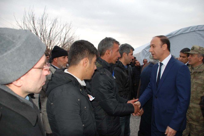 Vali Erin’den Şehit Polis Memuru Hamdi Dikmen’in Malatya’daki Ailesine Taziye Ziyareti