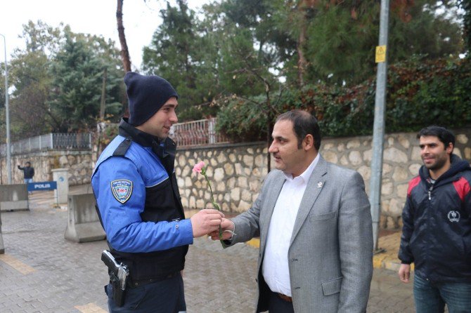 Gençlik Merkezinden Polise Destek