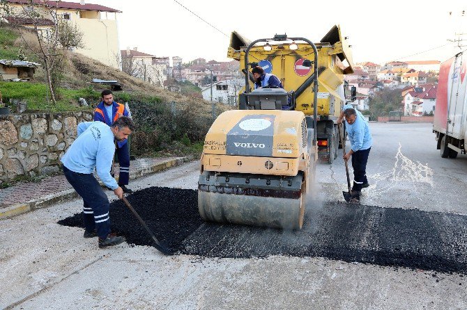 Başiskele’de Yol Açma Ve Bakım Çalışmaları Sürüyor