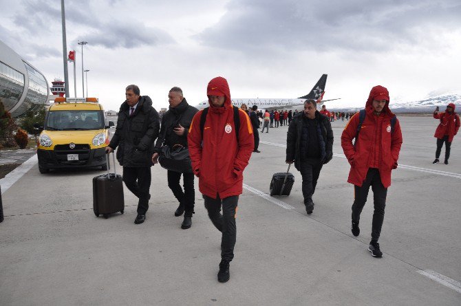 Galatasaray’a Erzincanlı Taraftarlardan Sevgi Seli