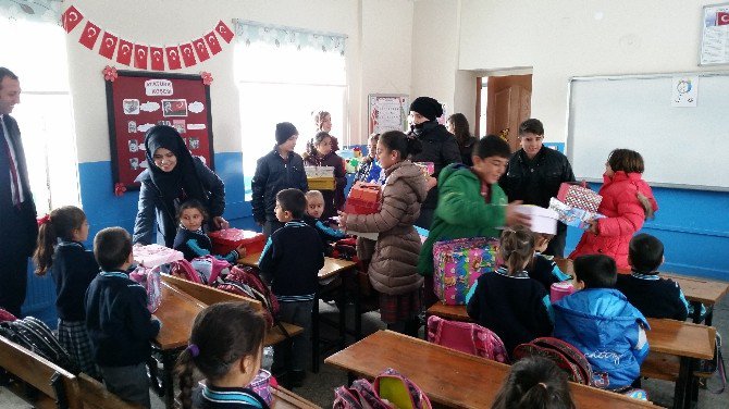 Dadaş Ortaokulu Öğrencileri Gönül Köprüsü Oluşturdu