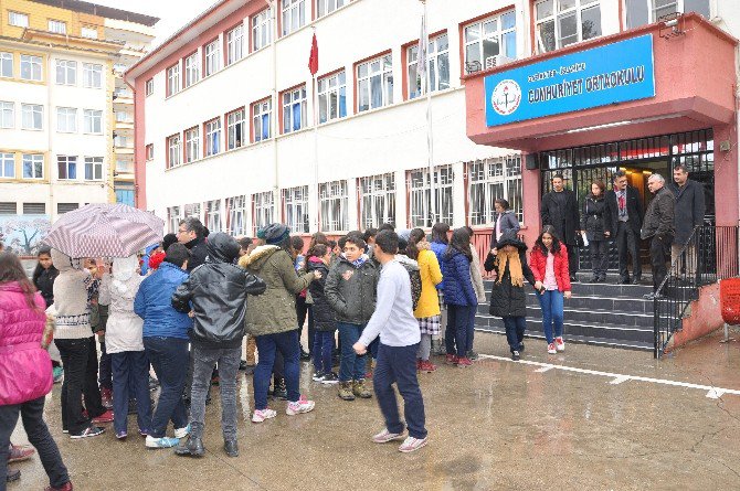 Öğrencilerden Polis Ağabeylerine Mektup