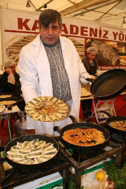 İzmir Hamsi Şöleni’nden Barış Mesajları