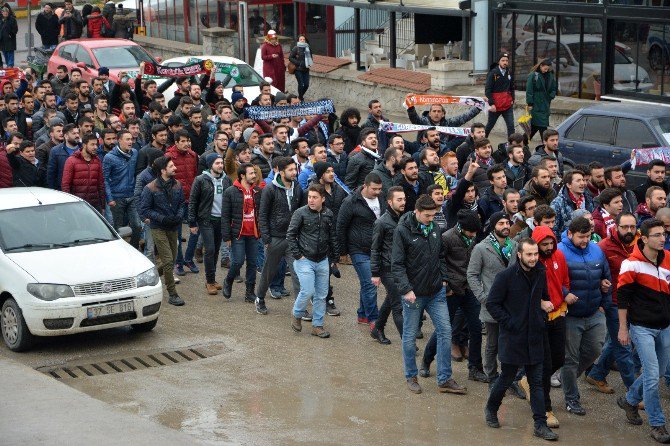 Taraftarlar Terör Saldırısını Protesto Etti