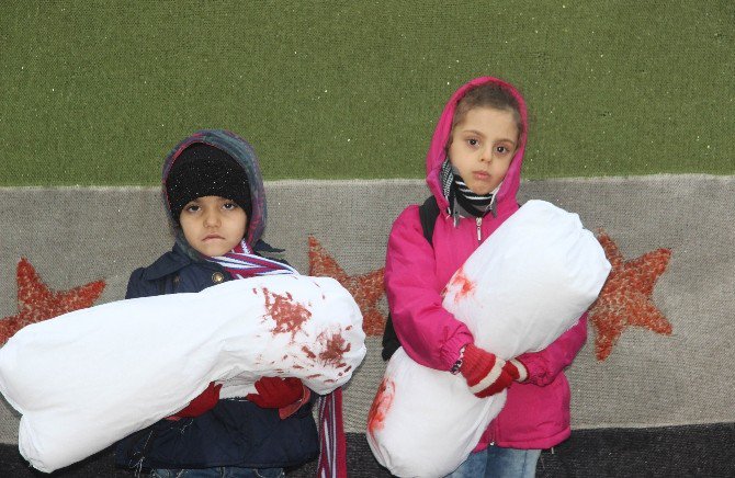 Suriyeliler Halep’te Yaşanan Olayları Protesto Etti