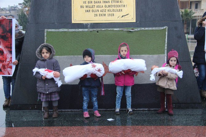 Suriyeliler Halep’te Yaşanan Olayları Protesto Etti