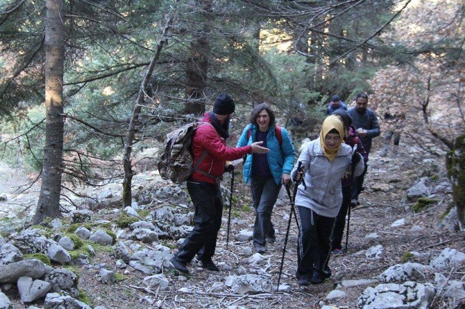 Beyşehirli Doğa Tutkunlarından Doğada Teröre Lanet Yürüyüşü