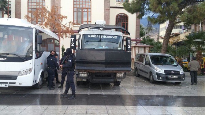 Manisa’da Hdp İl Binasına Polis Baskını