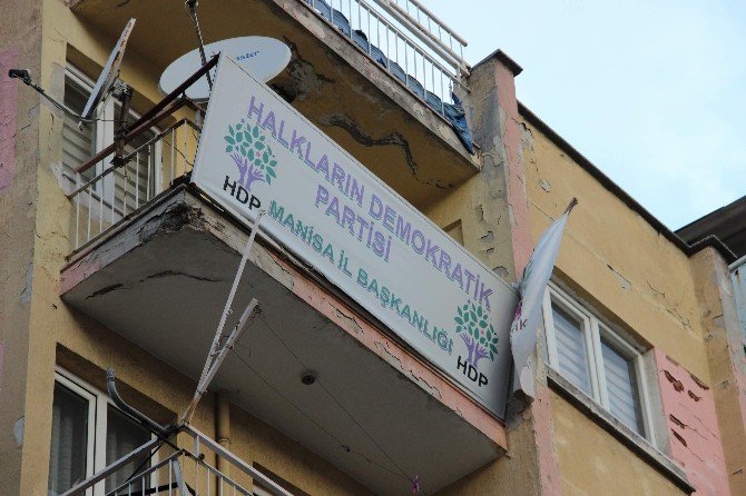 Manisa’da Hdp İl Binasına Polis Baskını