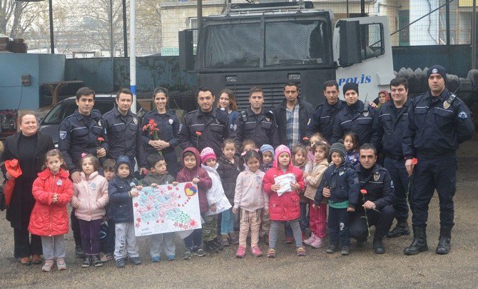 Minik Öğrencilerden Polise Sürpriz Ziyaret