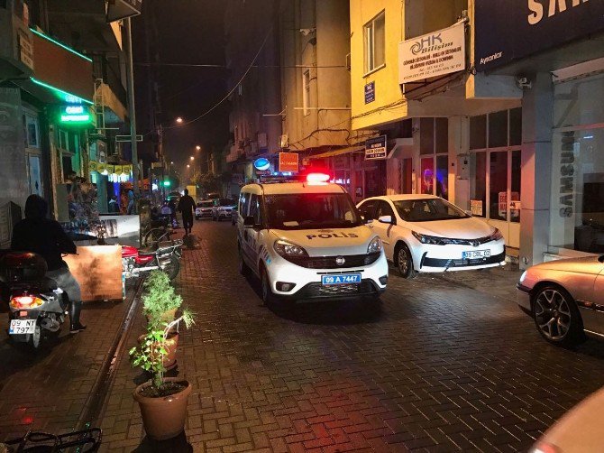 Bar’da Bıçaklı Kavga: 1’i Polis 3 Yaralı