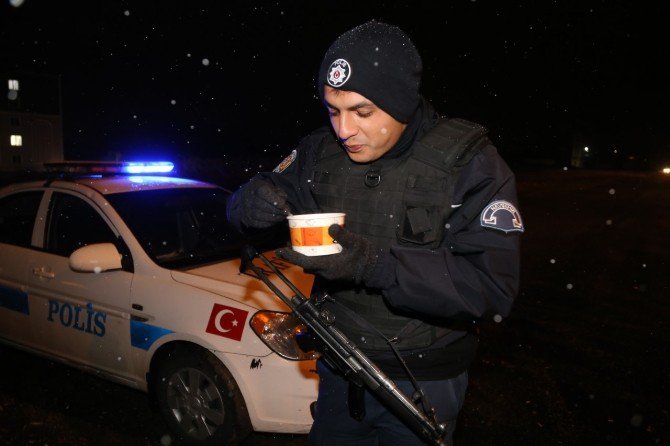 Nevşehir Valiliği, Polis Ve Askere Çorba İkram Etti