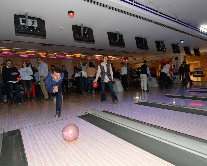 Osmangazi Belediye Personeli Bowling Oynayarak Stres Atıyor