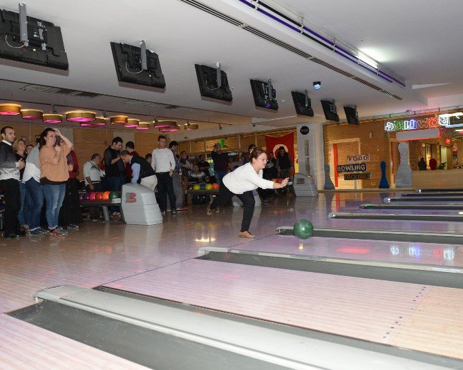 Osmangazi Belediye Personeli Bowling Oynayarak Stres Atıyor