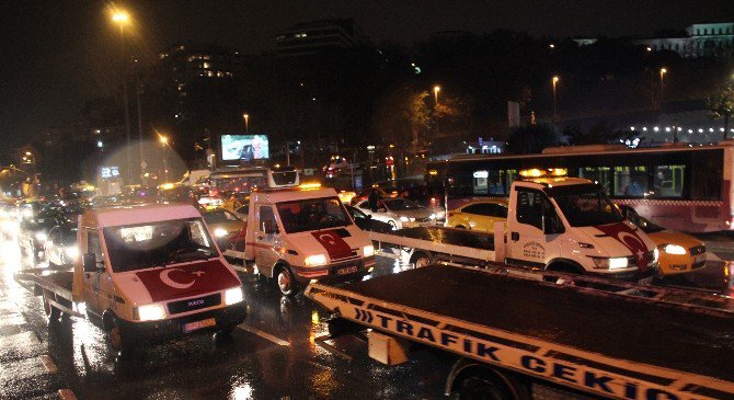 Trafik Çekicilerinden Teröre Lanet Konvoyu