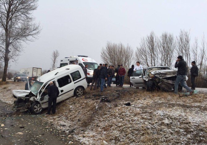 Tokat’ta Trafik Kazası: 2 Ölü, 3 Yaralı