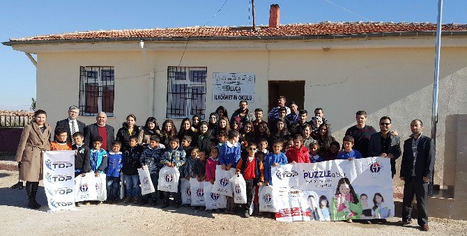 Üniversite Öğrencilerinden Uzaklardaki Kardeşlerine Ziyaret