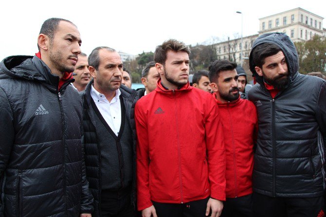 Babasını Terör Saldırısında Kaybeden Umut Bulut, Beşiktaş’taki Saldırıyı Unutmadı