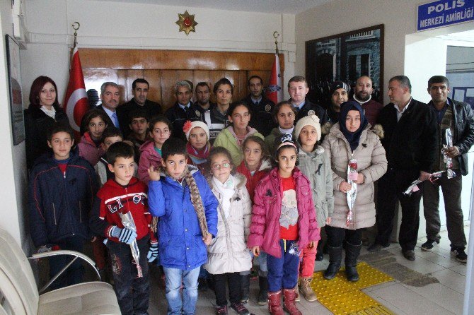 Samsatlı Öğrencileri Polislere Baş Sağlığı Dileklerinde Bulundu