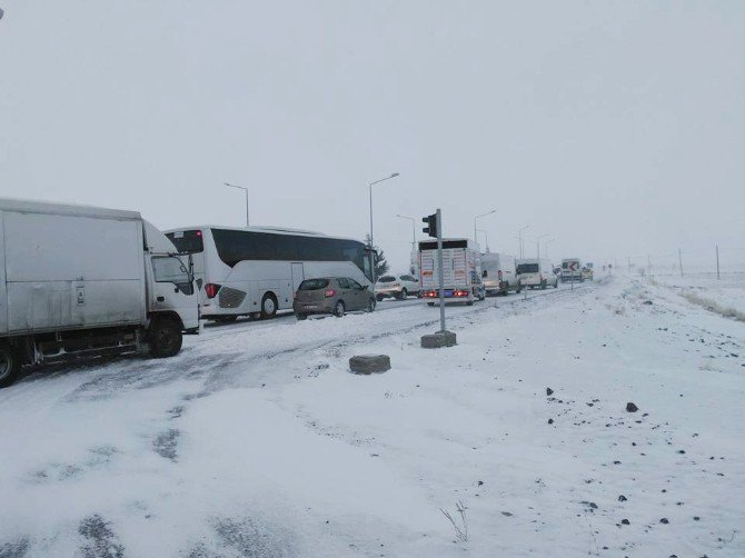 Nevşehir-aksaray Karayolu Trafiğe Kapatıldı