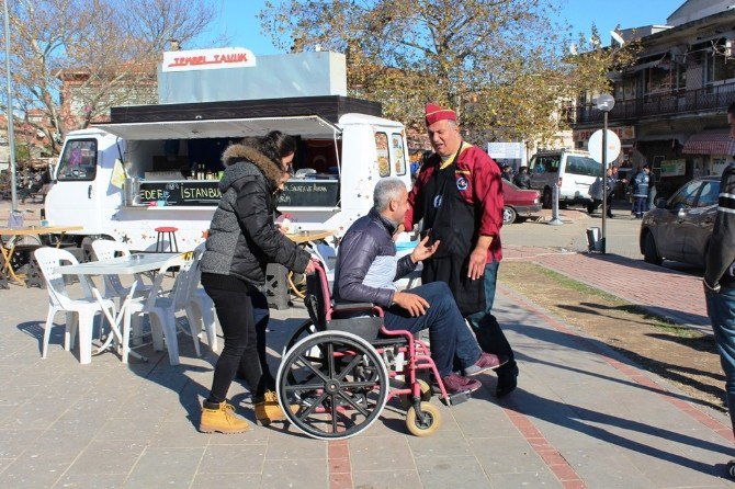 Kaymakam Farkındalık İçin Tekerlekli Sandalyeye Oturdu