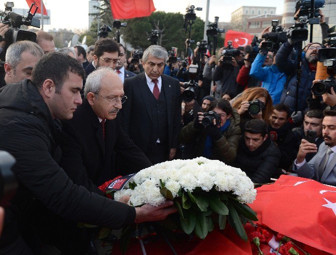 Chp Lideri Kılıçdaroğlu Patlamanın Olduğu Yere Karanfil Bıraktı