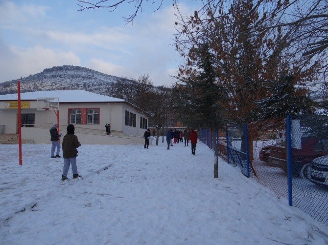 Gölpazarı’nda Çocukların Kar Sevinci