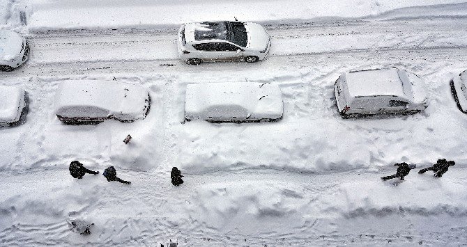 Kar Ve Tipi Hava Ulaşımını Engelledi