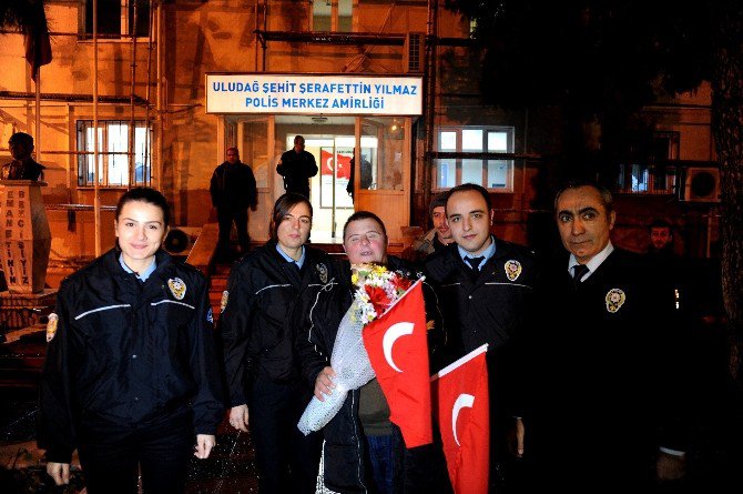 Mahalleliden "Polisimin Yanındayım" Ziyareti