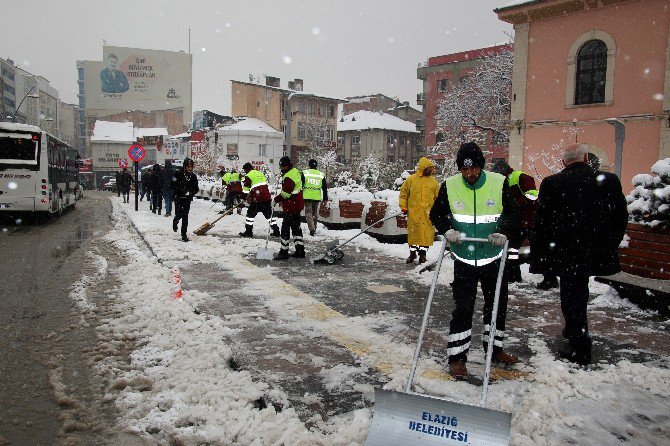 Elazığ Belediyesi 24 Saat Kar Görevinde