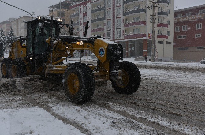 Battalgazi Belediyesi Karla Mücadele Çalışmalarını Aralıksız Sürdürüyor