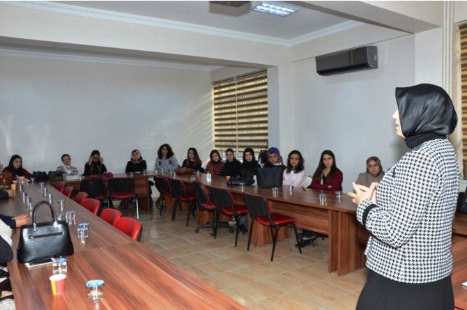 Bilecik’te Aday Öğretmenlere Seminer Verildi