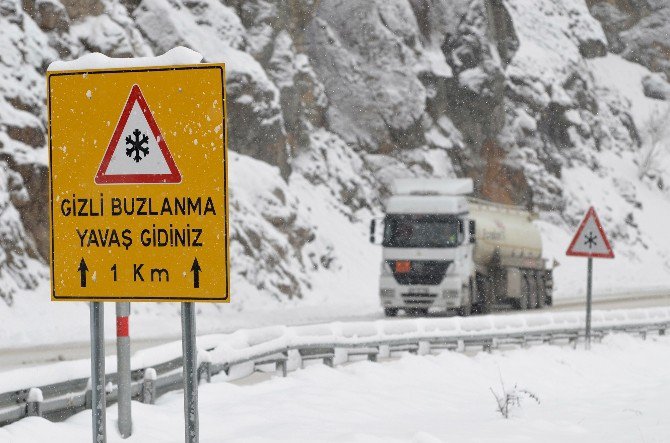 Kar Ve Buzlu Yollar Zigana Dağı Ve Geçidi’nde Sürücülere Zor Anlar Yaşatıyor