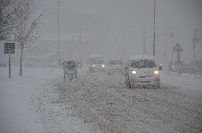 Yüksekova’da Kar Yağışı