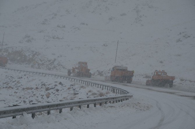 Iğdır-doğubayazıt Karayolu Ulaşıma Kapandı