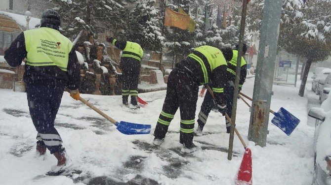 Kahramanmaraş Büyükşehir Belediyesi’nin Kar Nöbeti