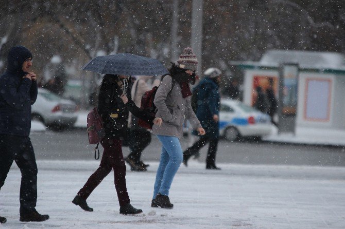 Kayseri Ve Yozgat’ta Kar Yağışı Hayatı Olumsuz Etkiledi