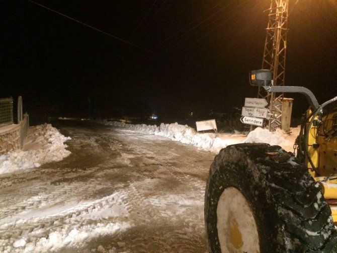 Kar Nedeniyle Ormanda Mahsur Kalan Aile Kurtarıldı