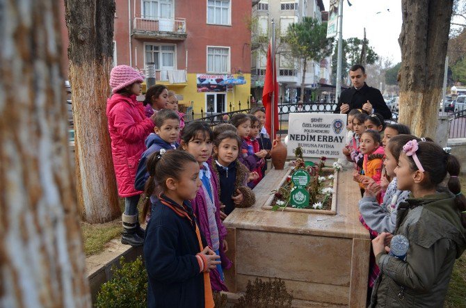 Öğrencilerden Şehitlere Ziyaret