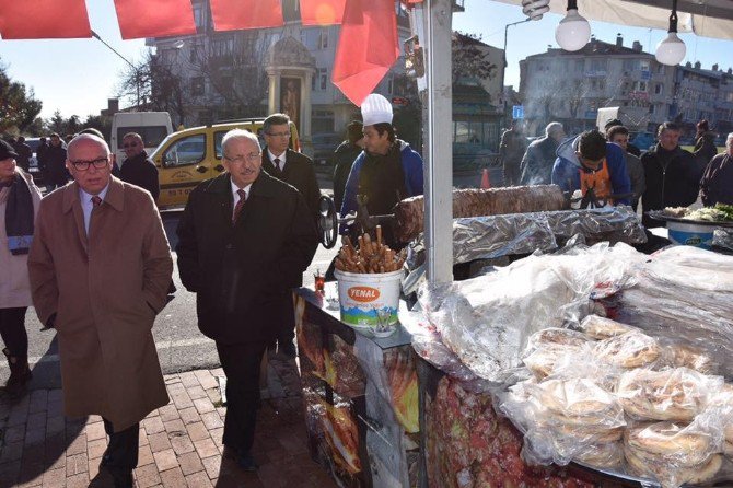 Albayrak Ve Eşkinat Yöresel Ürün Stantlarını Gezdi