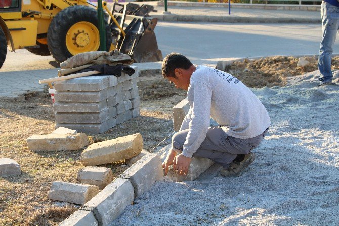 Kuşadası’nda Parklar Yenileniyor