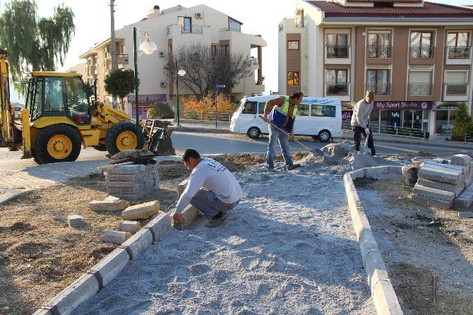 Kuşadası’nda Parklar Yenileniyor