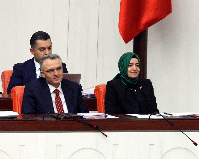 Genel Kurulda Tutuklu Hdp’li Vekillerin Fotoğrafları Kaldırıldı