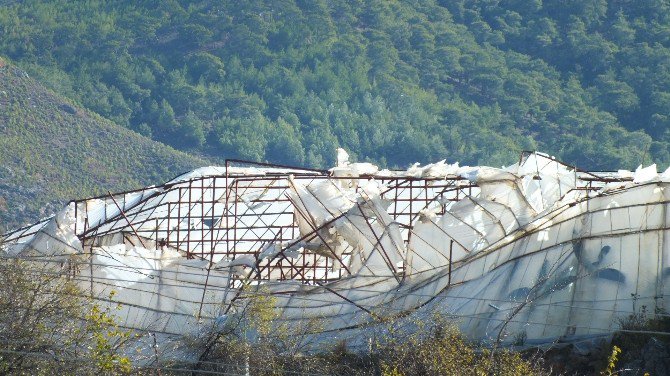 Anamur’da Fırtına Seraları Vurdu