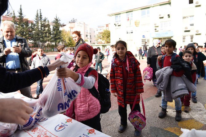 Muratpaşa Belediyesi, Okullarda Nar Dağıtımına Başladı